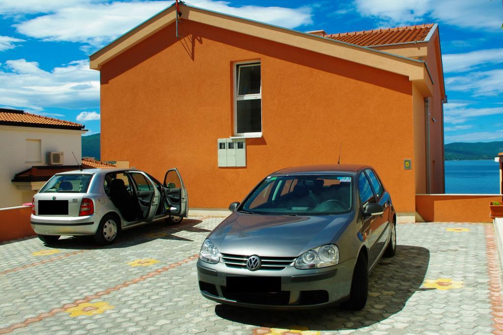 Apartments Villa Dorida Komarna Cameră foto