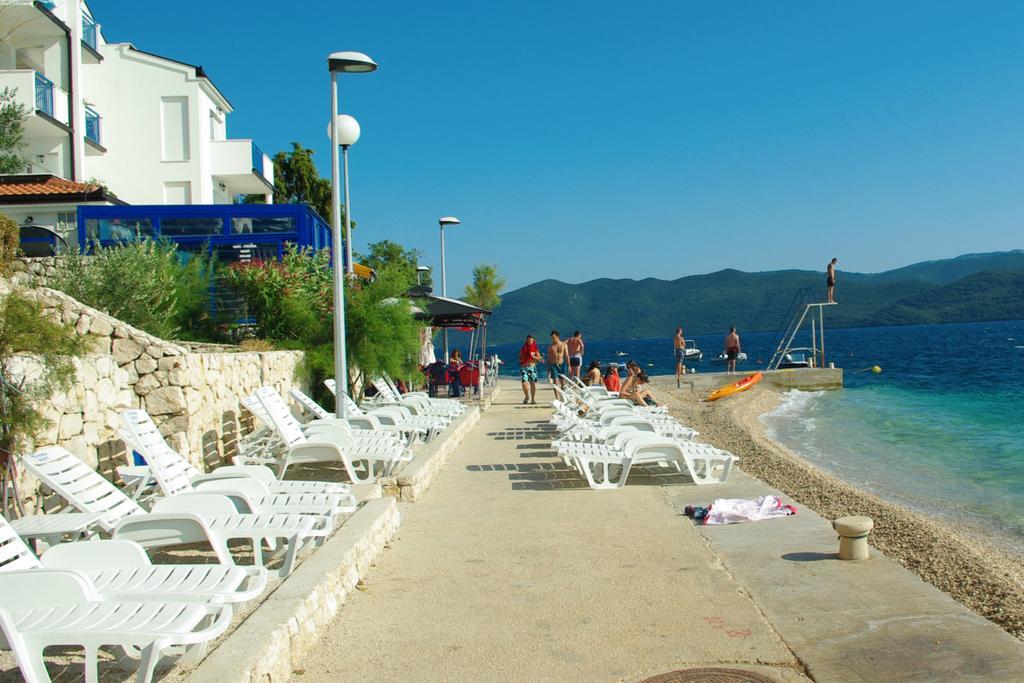 Apartments Villa Dorida Komarna Cameră foto